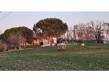 maison de campagne  4 chambres et piscine sur terrain de 2 hectares