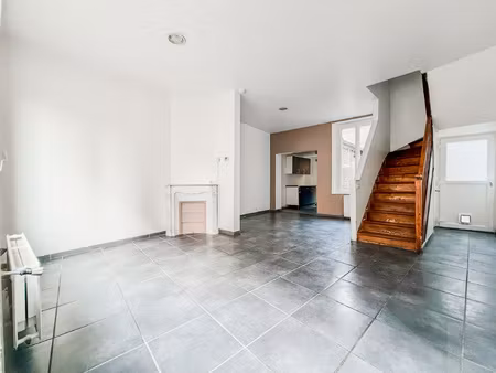 roye - maison mitoyenne - 3 chambres - cour - cave