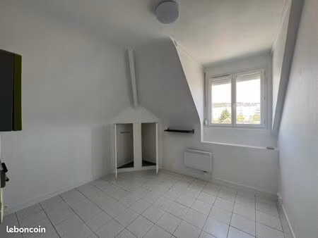 loue beau studio proche metro voltaire sotteville