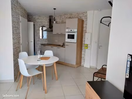 t2 meublé 36 m2 avec balcon  climatisation réversible  au calme  parking gratuit