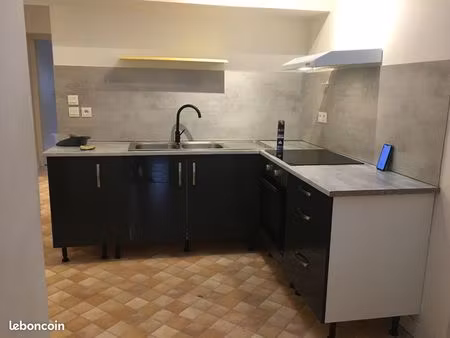 appart de 45m² dans le centre de craon au 1er étage d'un petit immeuble