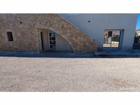 local professionnel bon emplacement