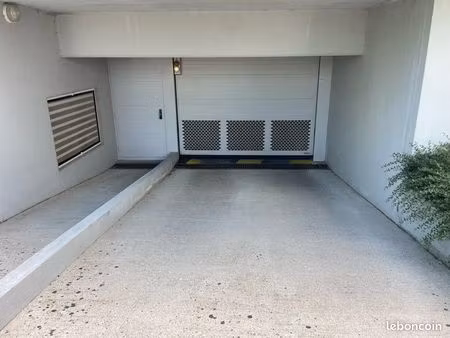 ?️ place de parking couverte & sécurisée – rouen jardin des plantes