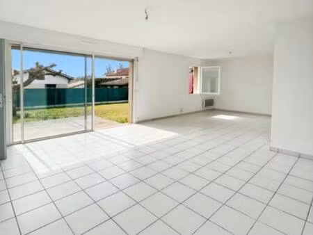 location maison 4 pièces 97m² st pierre du mont 40280