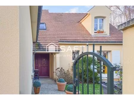 grande villa familiale sur terrain piscinable.