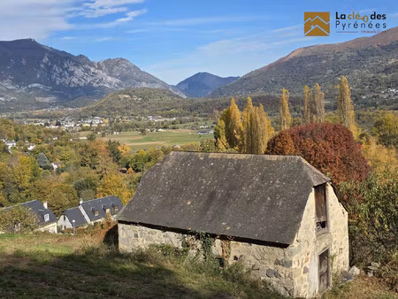 grange agricole en mauvais état et terrain