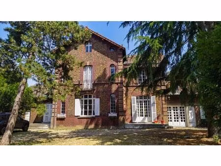 maison de maître 13 pièces  7 chambres  291 m²  terrain 3295 m²