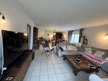 maison récente de plain-pied 4 chambres