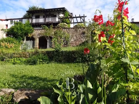saint-jean-pied-de-port  maison xviii° de 270 m²