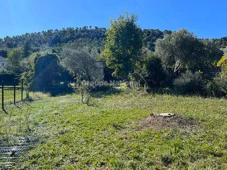 terrain constructible de 470 m² à aubagne