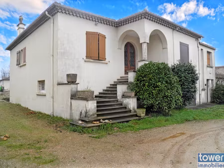 maison individuelle de 240 m² sur 950 m² de terrain plat secteur résidentiel y compris ter
