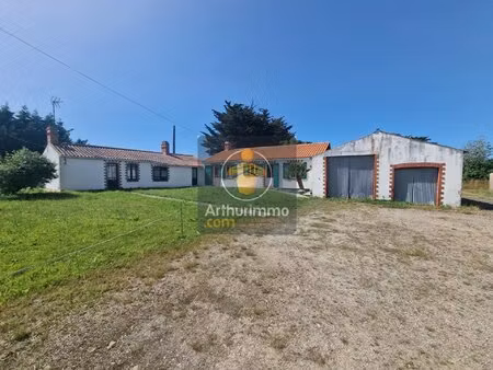 propriété avec bâtiments sur 1 hectare à plus 100m d'une habitation