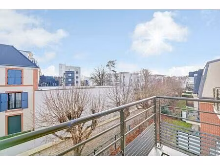 avantage fiscal. 41m² avec balcon de 2m2 et parking. calme. train ligne j