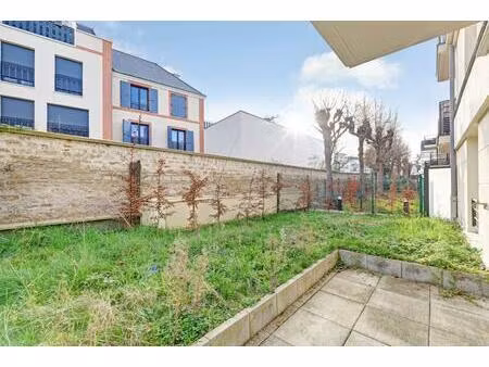 avantage fiscal. 44m² avec jardin de 44m2 et parking. calme. train ligne j