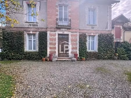 maison de maitre avec dépendances  2 studios et 1 appartement d’été indépendant – possibil