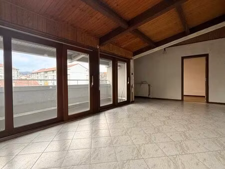 appartement 2 ch - balcon et garage