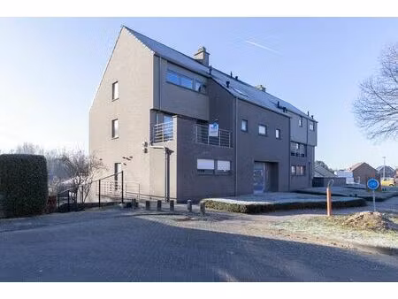 ruim duplex appartement met 3 slaapkamers