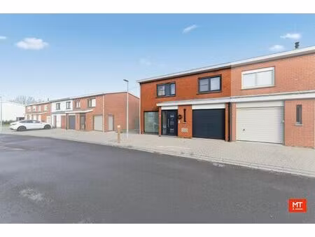 instapklare halfopen bebouwing met 4 slaapkamers  tuin en garage op rustige ligging in zon