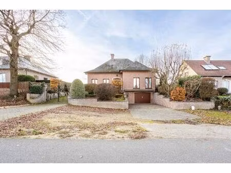 solide open bebouwing op gunstige ligging.