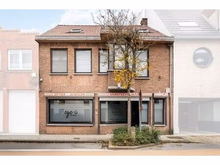 uitstekend gelegen handelspand met woonst in eernegem