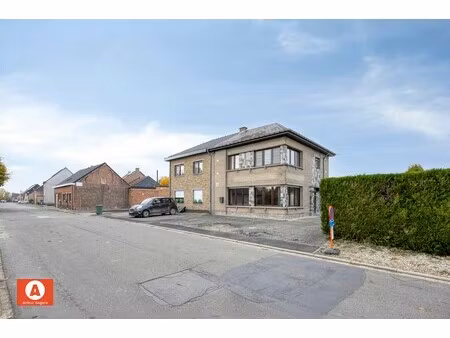 instapklare en solide woning nabij het centrum van opstal