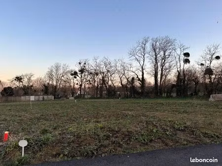 terrain graye sur mer