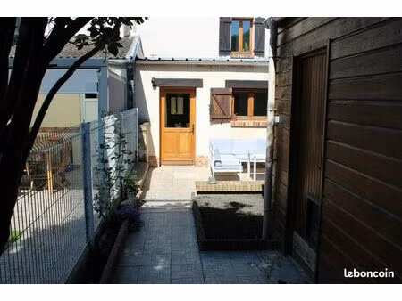 maison avec terrasse et garage à louer