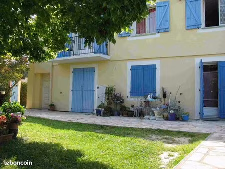 chambre meublée dans villa avec accés salle d'eau et coin cuisine