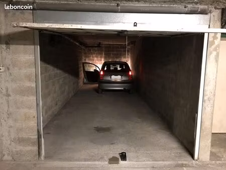 double garage / box 27m2 oullins centre