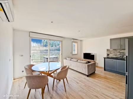 t2 45m2 terrasse piscine cave parking