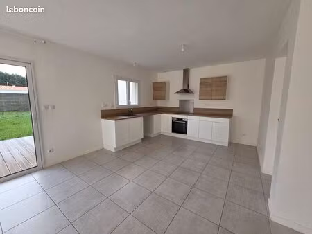 maison à louer - 3 chambres – 83 m2 – saint-sauveur - 17540