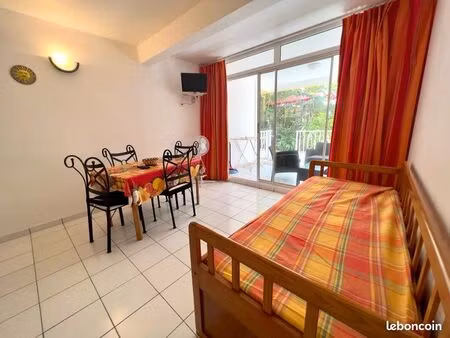 appartement meublé rez-de-jardin - résidence sécurisée