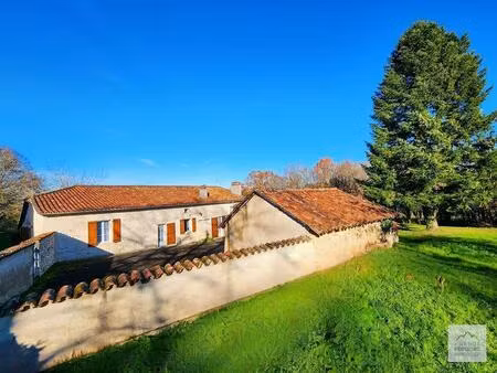 propriété - 157.66m ²