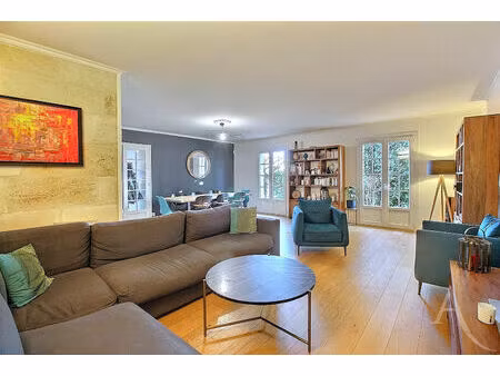 vente maison 8 pièces  157.00m²  villenave