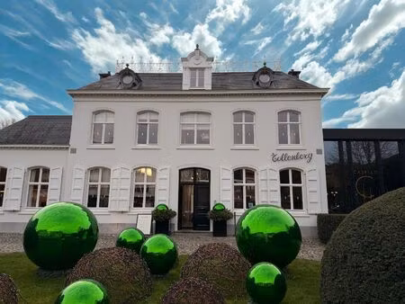 praktische kantoorruimte te huur in een charmant gebouw op een toplocatie in schilde!