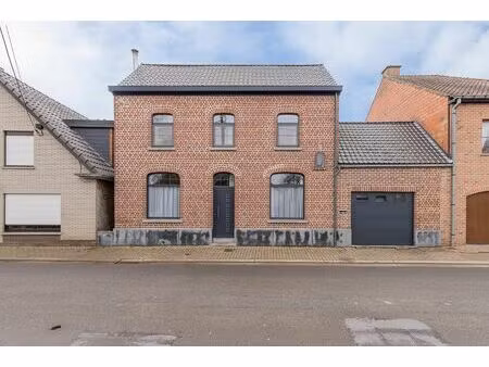 borsbeke - gerenoveerde woning met garage en tuin.