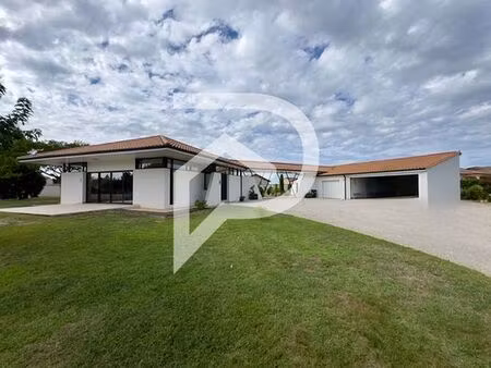 maison de 6 pièces de luxe en vente à saint-pierre-d'eyraud  nouvelle-aquitaine