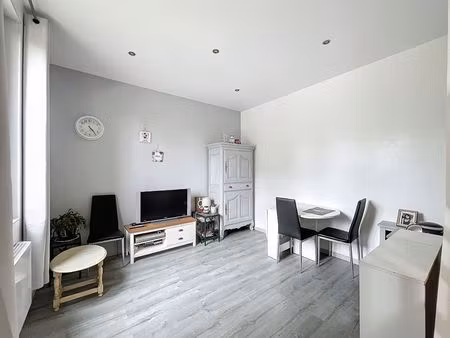 château la vallière  2 chambres  terrain clos 452 m2  bonne exposition