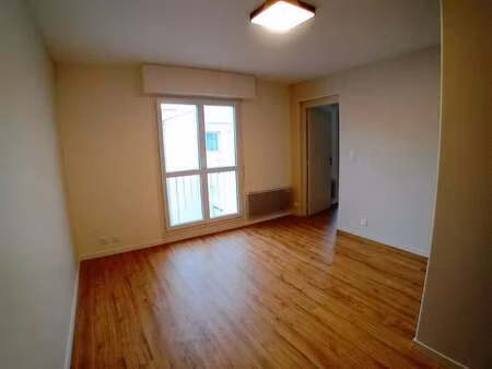 location appartement 2 pièces aux sables-d'olonne (85100) : à louer 2 pièces / 33m² les sa