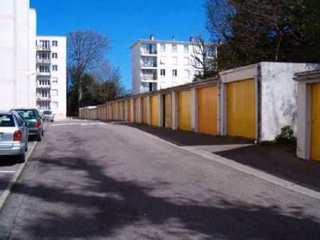 location garage box et parking au havre (76600) : à louer / 15m² le havre