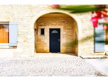 authentique grange transformée en demeure chaleureuse  au centre du village