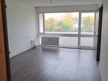 beau f3 lumineux avec parking et balcon à metz - dispo immédiatement