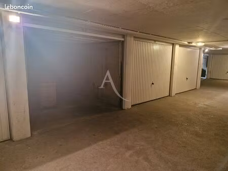 parking/box 14 m² orleans
