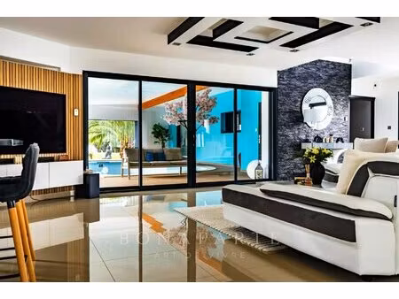 lumière et élégance contemporaine — une maison d’architecte avec piscine intérieure  aux p