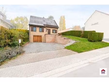 spacieuse maison familiale avec 3 chambres  jardin et garage