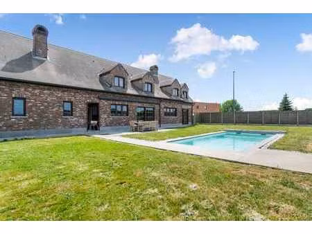 - 1850 – ferme avec piscine & infrastructure équestre