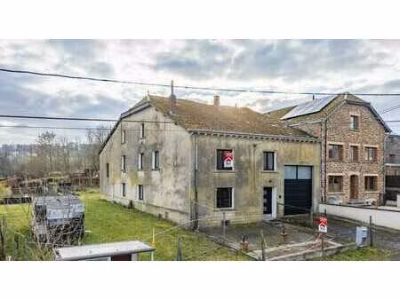 ancienne ferme à rafraîchir dans le village de les hayons