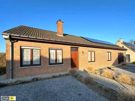 villa plain-pied avec jardin et terrasse exposée plein sud