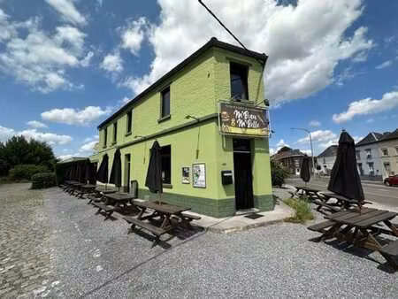 très bon immeuble commercial avec restaurant friterie
