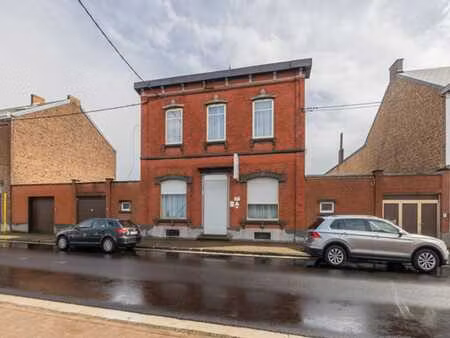 2 garages avec possibilités de bâtir au dessus + jardin